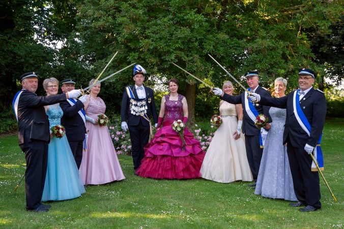 Majestäten mit Hofstaat